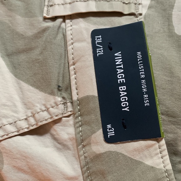 Hollister Camo Cargo Pants - Picture 3 of 5